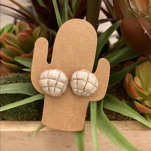 Handmade Polymerclay conchas studs